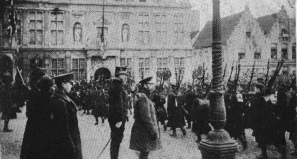 King Albert and King George V inspect Belgain infantry on the square in Furnes (Veurne)